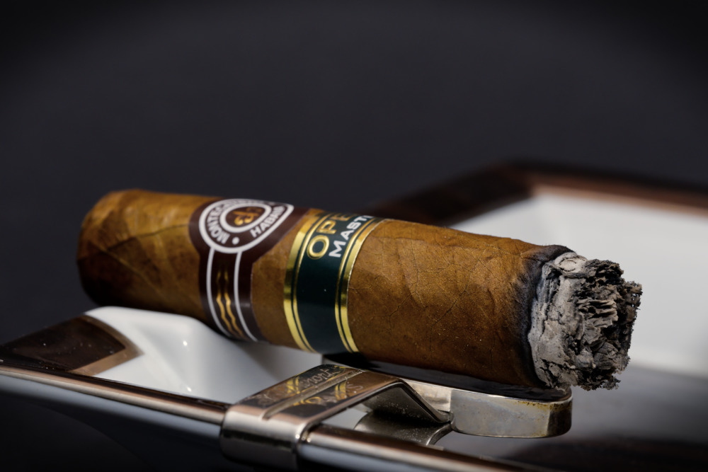 Tasting Montecristo Open Master Robusto